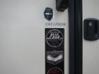Thumbnail Photo 3 for 2022 Dutchmen Kodiak