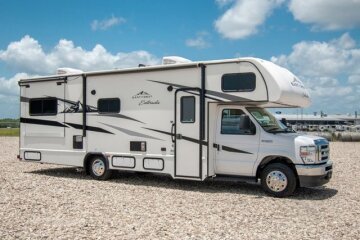 2022 East to West Entrada 2600 DS