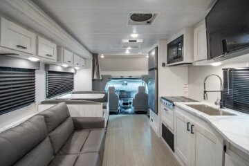 2022 East to West Entrada 2600 DS