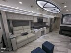 Thumbnail Photo 5 for 2022 Fleetwood Discovery LXE
