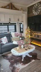 Thumbnail Photo 5 for 2022 Forest River Riverstone