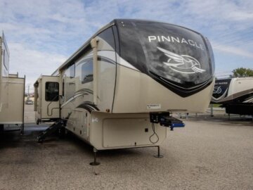 2022 JAYCO Pinnacle