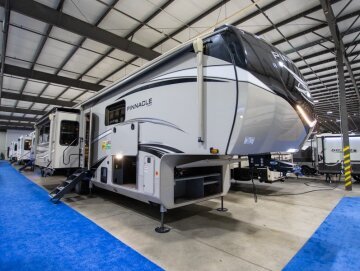 2022 JAYCO Pinnacle