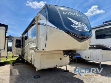 2022 JAYCO Pinnacle