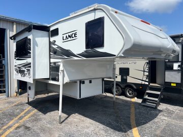 2022 Lance Model 855S