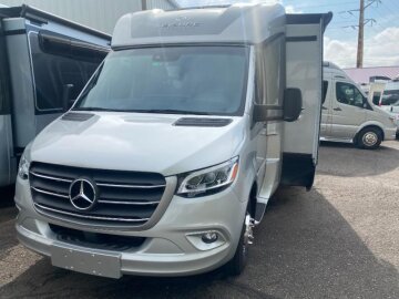 2022 Leisure Travel Vans Unity