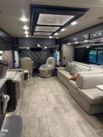 Thumbnail Photo 5 for 2022 Thor Venetian B42