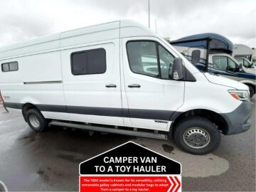2022 Winnebago Adventure Wagon 70SE
