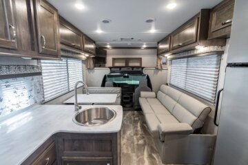 2023 Gulf Stream Conquest