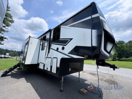 Photo 1 for New 2023 Heartland Torque