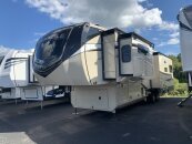 New 2023 JAYCO Pinnacle