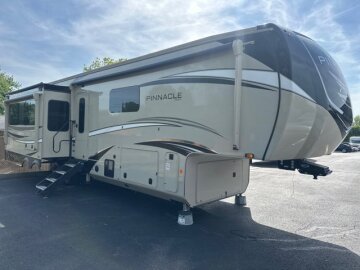 2023 JAYCO Pinnacle