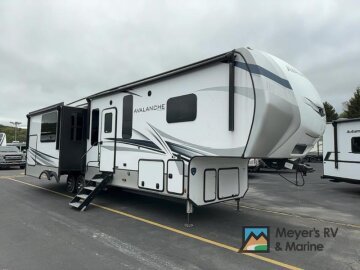 2023 Keystone Avalanche 338GK
