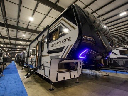 Photo 1 for 2023 Keystone Carbon