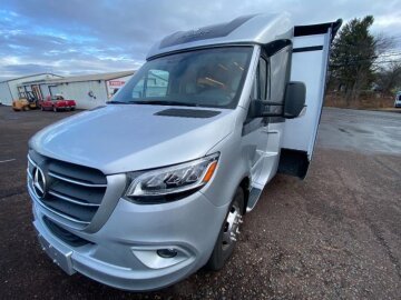 2023 Leisure Travel Vans Unity