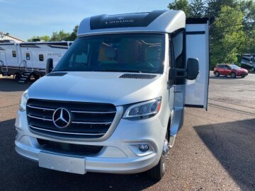 2023 Leisure Travel Vans Unity