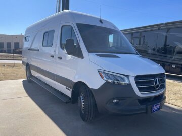 2023 Winnebago Adventure Wagon 70SE