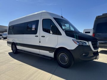 2023 Winnebago Adventure Wagon 70SE