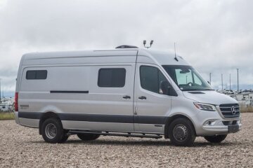 2023 Winnebago Adventure Wagon 70SE