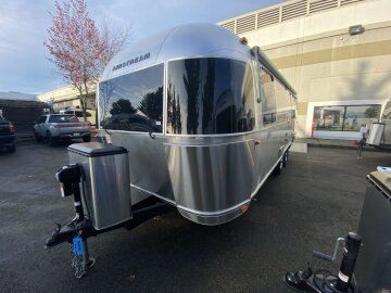 New 2024 Airstream Globetrotter