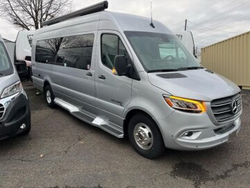 New 2024 Coachmen Galleria