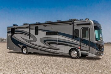 2024 Fleetwood Discovery 38N