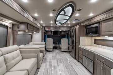 2024 Fleetwood Discovery 38N