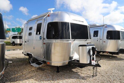 Photo 1 for New 2025 Airstream Caravel
