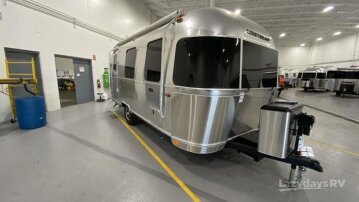 New 2025 Airstream Caravel