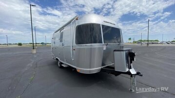 New 2025 Airstream Caravel