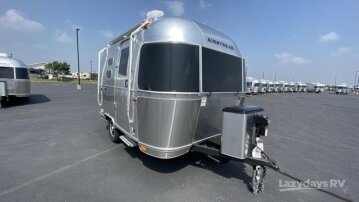 New 2025 Airstream Caravel