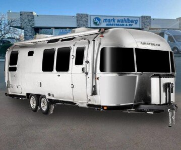 New 2025 Airstream Classic