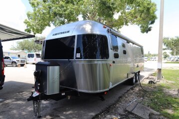 New 2025 Airstream Classic