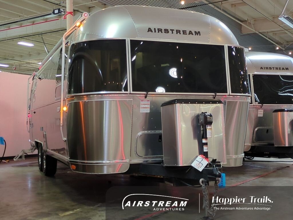 New 2025 Airstream Flying Cloud