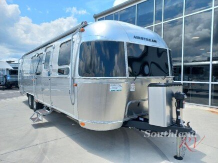 Photo 1 for New 2025 Airstream Flying Cloud