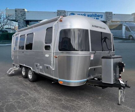 Photo 1 for New 2025 Airstream Flying Cloud