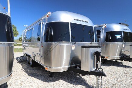 Photo 1 for New 2025 Airstream Flying Cloud