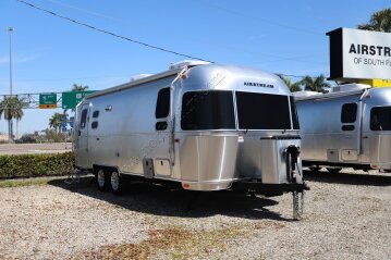 New 2025 Airstream Flying Cloud