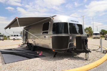 New 2025 Airstream Flying Cloud
