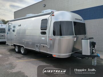 New 2025 Airstream Flying Cloud