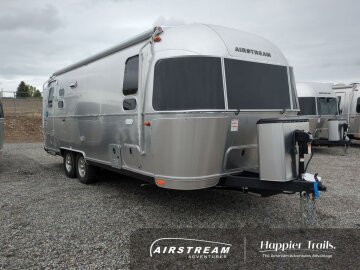 New 2025 Airstream Flying Cloud