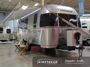New 2025 Airstream Flying Cloud