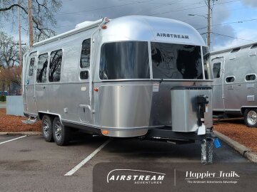 New 2025 Airstream Flying Cloud
