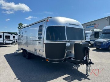 New 2025 Airstream Flying Cloud