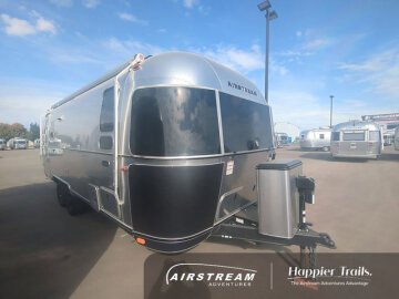 New 2025 Airstream Flying Cloud