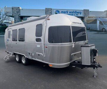 New 2025 Airstream Flying Cloud