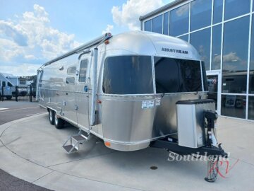 New 2025 Airstream Globetrotter