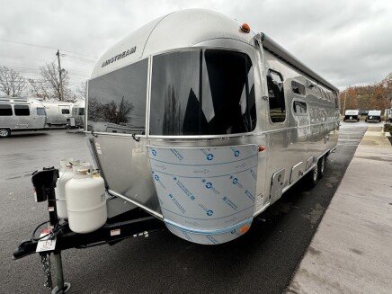 Photo 1 for New 2025 Airstream International