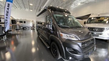 New 2025 Airstream Rangeline