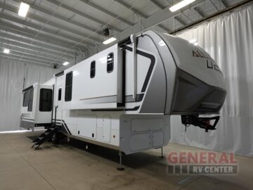 New 2025 Alliance Paradigm 370FB